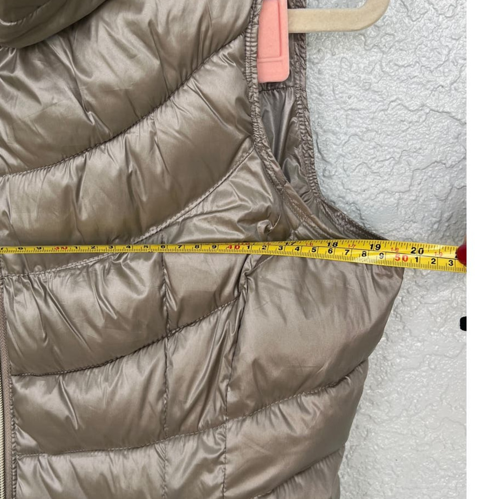 Calvin Klein Sleeveless Silver Vegan Puffer Vest - Size Medium - Picture 7 of 9